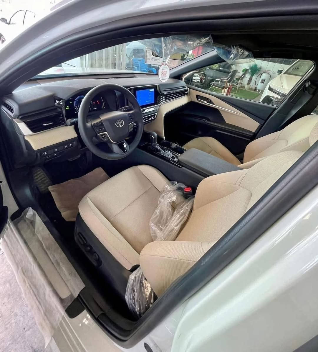 تويوتا كامري هايبرد LE للبيع 🚗

🔹 ياباني أصلي
🔹 وارد عبد اللطيف جميل
🔹 فول مواصفات – سقف بانوراما 
🔹 الموديل: 2025
🔹 اللون: أبيض
🔹 ناقل الحركة: أوتوماتيك
🔹 الوقود: هايبرد (بنزين + كهرباء)
🔹 العداد: زيرو – وكالة

✅ سيارة جديدة بالكامل
✅ اقتصادية جدًا في الوقود
✅ جاهزة للتسليم الفوري
✅ تقبل الفحص في الوكالة

‼️ لمعرفه السعر علق برقم 1 ‼️
[متوفر مرقم جاهز سنويه ولوحه ]

📍 الموقع : بغداد - معارض البياع - الشارع الرئيسي

⏰ اوقات الدوام جميع ايام الاسبوع 
من الـ 10 صباحاً الى الـ 9:30 مساءً  

📞 للتواصل : 
***********/ ***********‬
*********** / ***********
