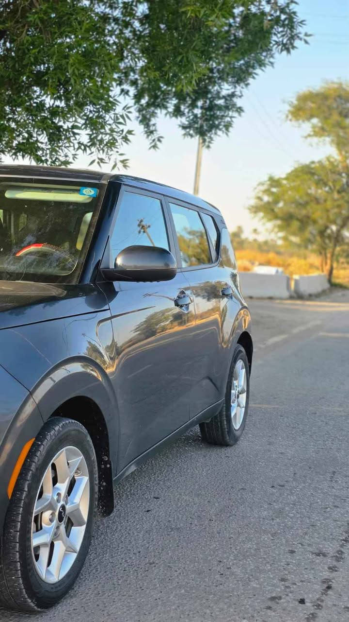 كيا صول موديل 22  رقم بابل مواصفات S نص فول 
حادث جاملغ وبنيد وشاصي ايمن 
بيها بارد بالجاملغ الخلفي اصبعين شخوط قليلة
ماشية ٧٤ ميل
السعر 148 بيها مجال بسيط للشراي 
التواصل على الرقم *********** غير متواجد على الفيس بوك حلة, بابل
