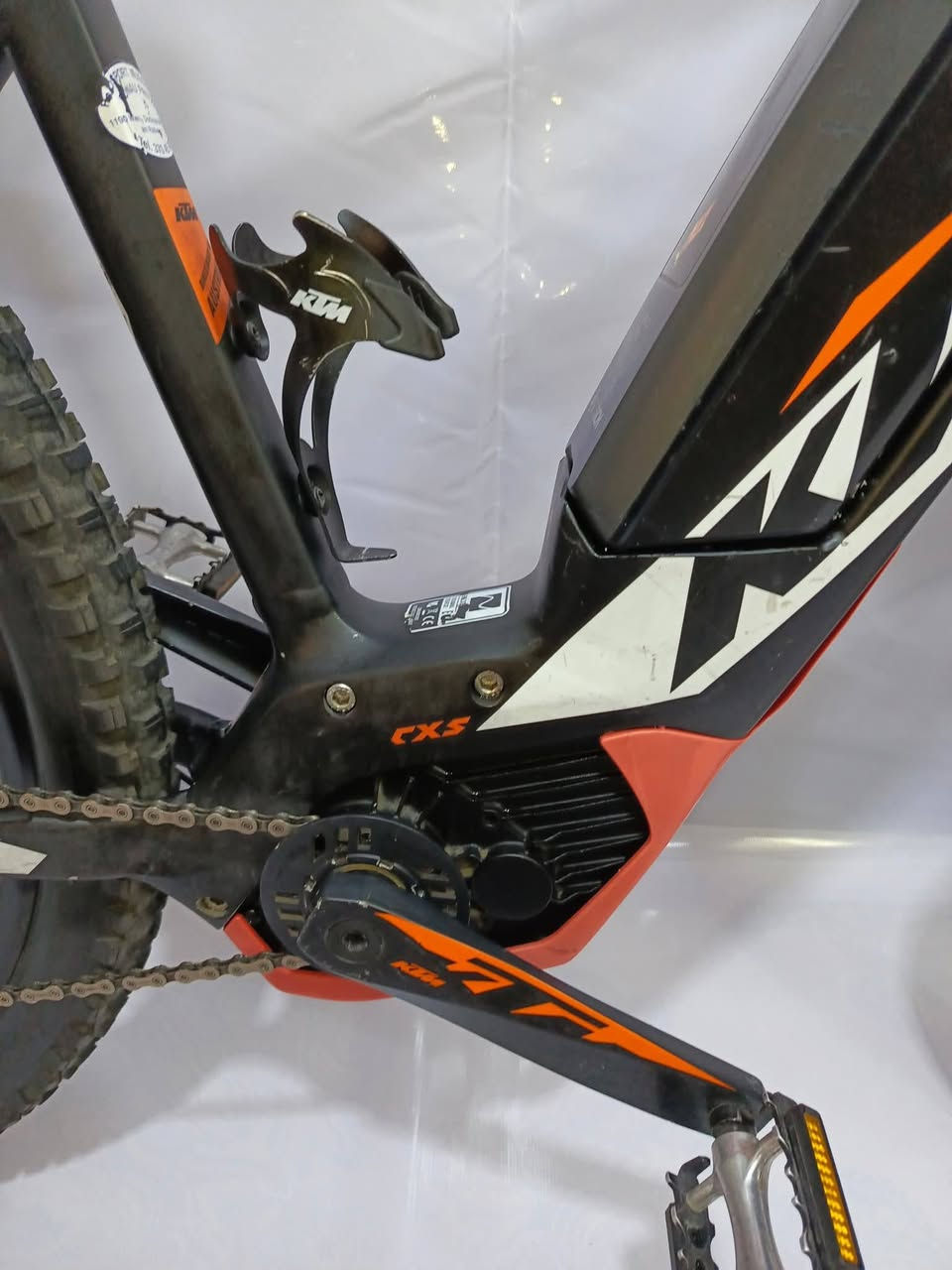 السلام عليكم شباب
 من رخصتك ادمن
هايبرد الماني  KTM ماكنه اكشن
حجم الفريم ٥٣ سم
حجم الاطار ٢٩
بمحرك بوش cx
بطاريه بوس500واط
سستم SLX..11S
شاشه بوش رقميه
اطارات MAXXlS
بريكات من شيمانوا قرص هايدروليكيه
باقي التفاصيل اتصل على العرقم ***********
العنوان بغداد البياع الرساله الاولى قرب شارع الصيدليه 
اخوكم عماد
