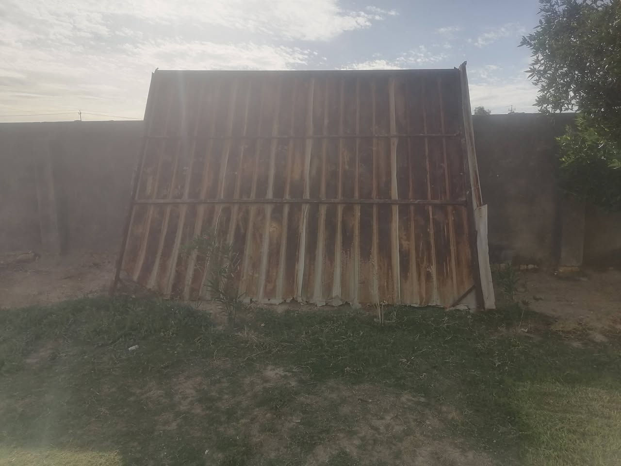 سقيفه للبيع قفل ١٠٠ مكان الوركاء شباك ثقيل قفل ٥٠,,,,, ***********
