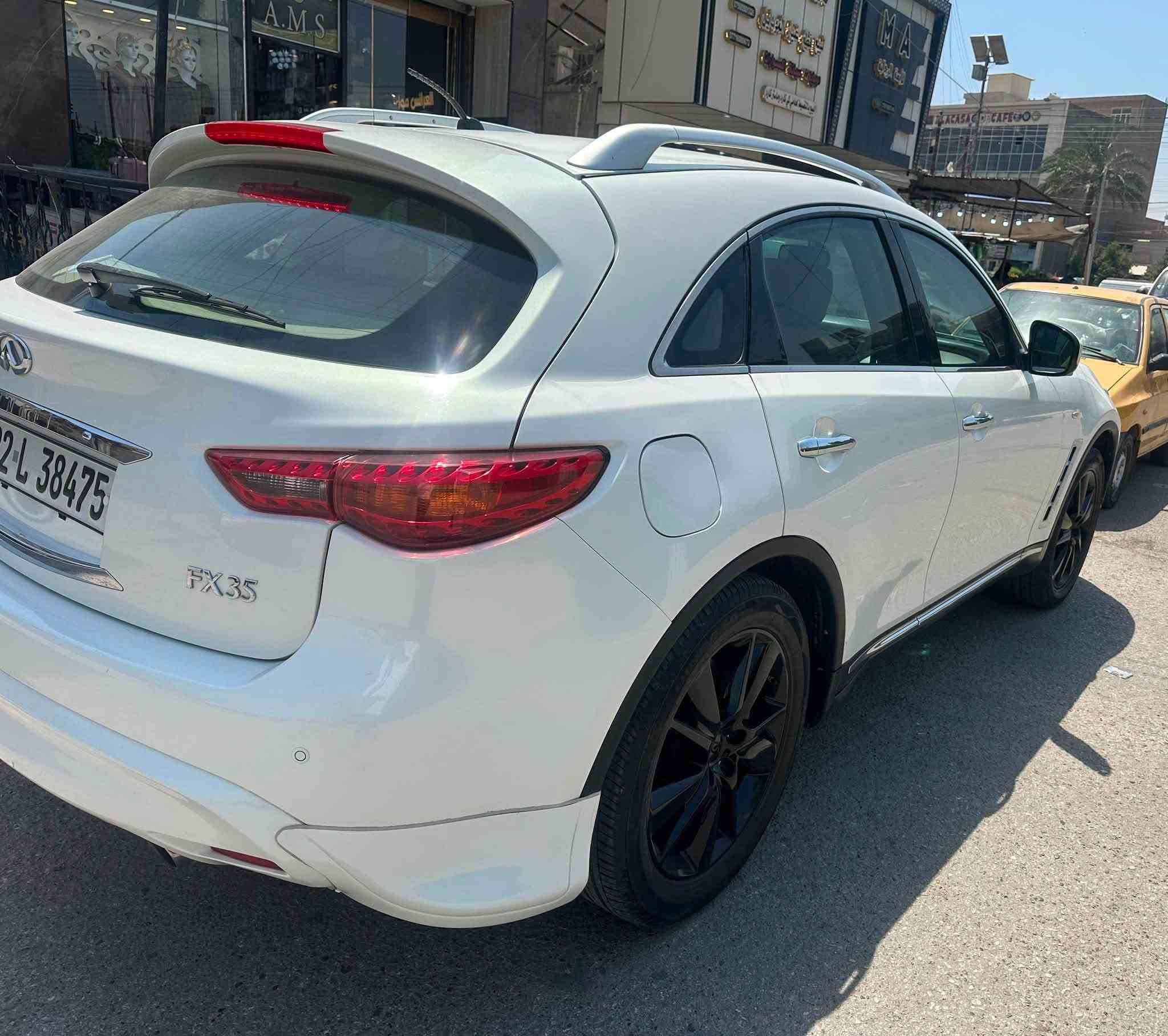 السلام عليكم
للبيع أنفنتي fx2012 خليجي 
بيها قطعة وحدة فقط تبديل باب السايق 
والباقي مكفول من الصبغ 
فول مواصفات  1 / 1 شفتات ستيرن تحكمات كاملة 
فتحة سقف ويل كب حجم 20 
تبريد قطعتين 
ماشية 200 الف كيلو 
رقم أربيل تحويل مباشر 
مكاني بغداد الغزالية 
للأستفسار ***********
