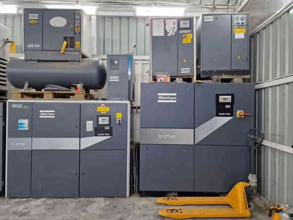 السلام عليكم
يوجد لدينا كمبريسرات و مجفف هواى من شركة أطلس 
صناعة اوروبيه متوفر جميع الحجام 🇪🇺

العنوان النجف الاشرف 
البوحداري عمود ٤٠
WhatsApp ***********
