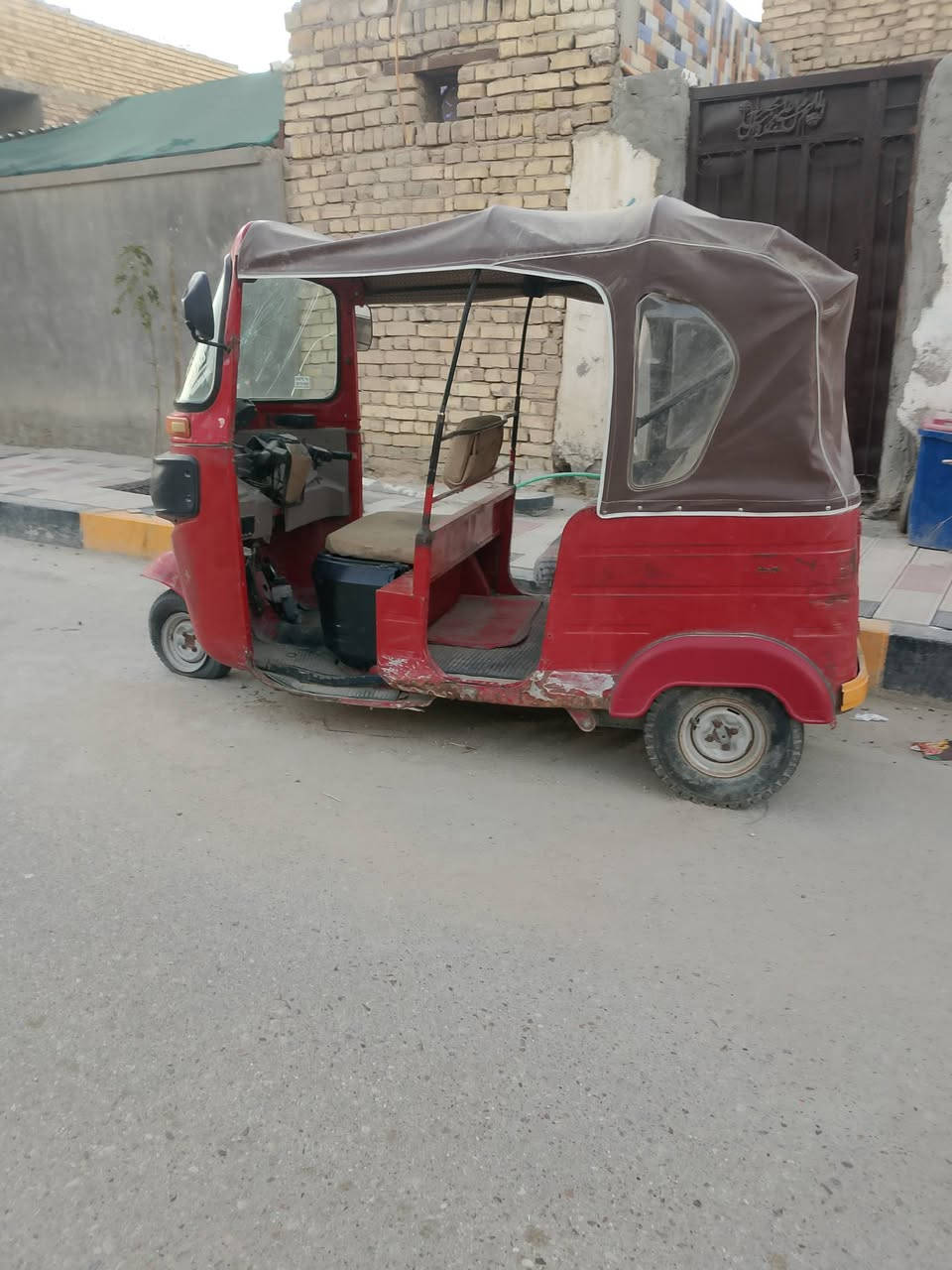 تكتك للبيع موديل ١٧رقم وسنويه 
عوزه بوشه وبستم وكزوز وبك لايت 
وبخدمة الشراي سعر ب3وبيه مجال 
*********** مكاني سوق الشيوخ حي العسكري
