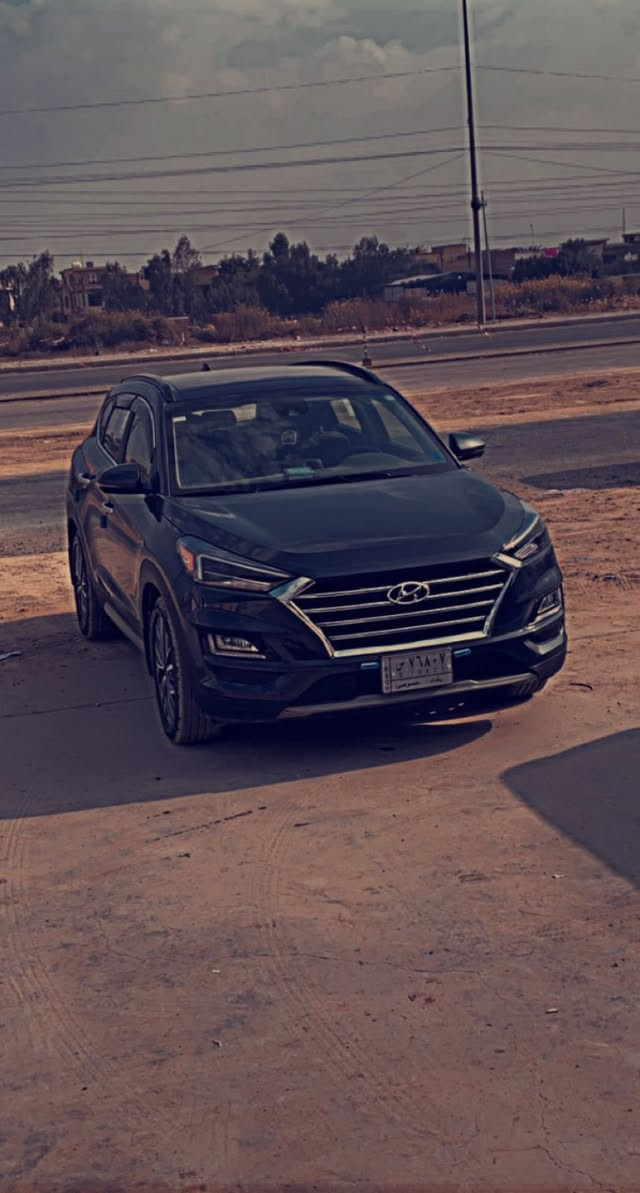 سلا عليكم توكسان 2021 وارد امريكي ضربتها واضحة بالصور قبق البانزين بدون ايرباك السياره جديده لوك السيارة استعمال شخصي ماشيه 52 mi 
فول مواصفات للاخير عدى الفور ويل  
السياره مكانها بغداد الراشديه 
السعر 200 وبيها مجال للشراي بيع فقط
رقم الهاتف ***********
