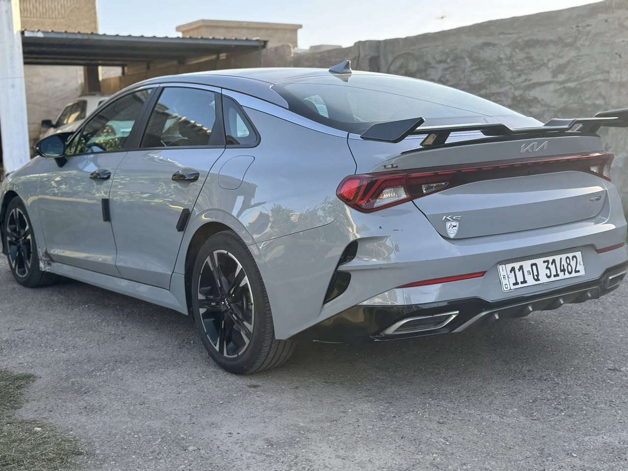 سلام عليكم كي 5 موديل 22 أمريكي فول عدا الفتحه مكينه 1600 تيربو بيه هواي مواصفات مكاني الرمادي 
السعر 180 
هاتفً ***********
