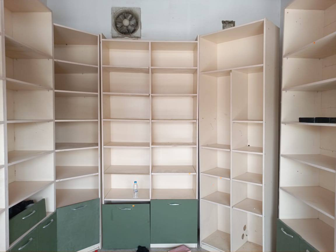 فاترينات عدد 12 الاصلي الخشب الثقيل للاستفسار خاص او اتصال ***********
