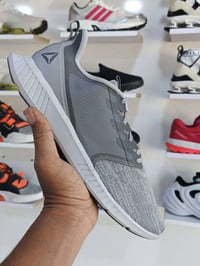 ريبوك باله اصلي اورجنال قياس 45.5--30 cm اصلي اورجنال طبي وزن خفيف 077...