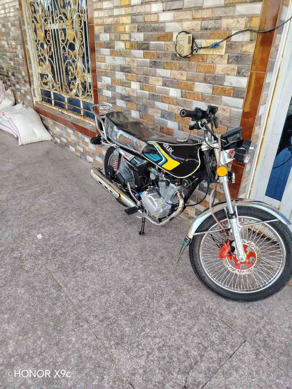 السلام عليكم دراجة موديل ٢٥ تايكر مكفوله كفاله عامه السعر ٨٠٠ وبيه مجال تصل عل الرقم ***********
