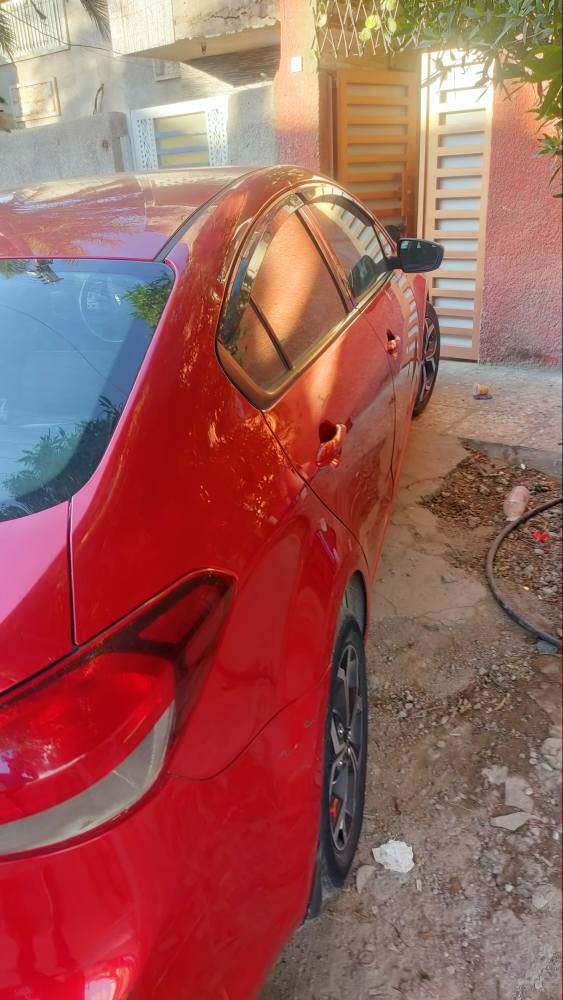 سلام عليكم 
كيا فورتي موديل 18  
محرك دوش 2000
گير at  المرغوب 
ماشية 155 كيلو 
حادثها بنيد فقط 
رقم بغداد 
السعر 118  وبيها مجال للشراي 
مستعجل على بيعتها . 
*********** بغداد, العراق
