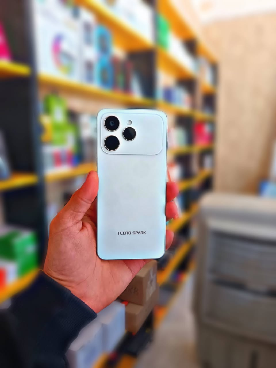 من TAKNO شبيه الأيفون 17
مستخدم TAKNO spark 40😍 ❤️
بيع _شراء _أستبدال 
المواصفات ❤️ ✨
الشاشة6.67 بوصة - 120 هرتز - IPS LCDالذاكرة256 جيجابايتالرام  8 جيجابايتالكاميرا50 ميجابكسلالمعالجMediatek Helio G81البطارية والشحن السريع5200 مللي أمبير - 45 واط
للتواصل واتساب ***********
@@أشاره
