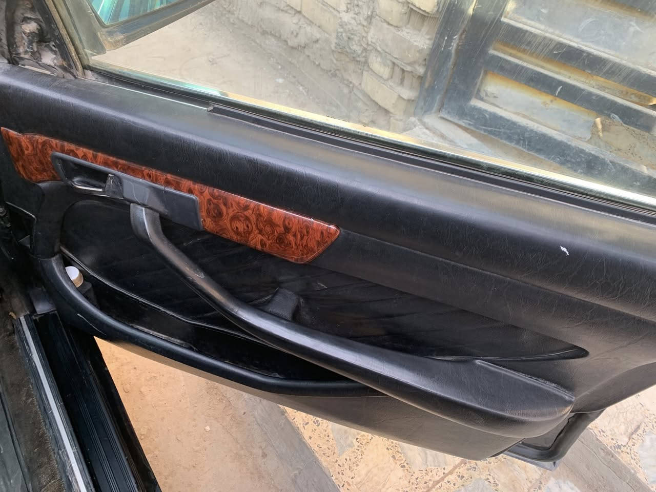 السلام عليكم
بيع او مراوس
مرسيدس جامبو 1990باب قصير  رقم بغداد 

مكينه وكير  بلادي

جامات اماميه 
كهرباء خلفيه  
سلايت 

مسجل راديو شاشه بلوتوث كامله 

#سعر70_وبيه_مجال

مكان السيارة بغداد الكرخ

للاستفسار ***********
