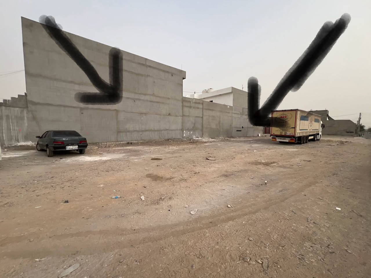 سلاووبه ريزان 
دووعه رزي جوانم بؤهاتوه 
قه ره بوه كاني كلاركؤن 
دوودانه ي رووكن 
هه ردانه يه كي 
11به 20
11به 20
به ره وپشتن 
جوانترين عه رزه 40متري هاوه بان 
قيره عامه كه وه 
نرخي زؤرگونجاوه 
بؤزانياري ته واو په يوه نديبكه نه 
ژماره ***********
عقارات جاف
