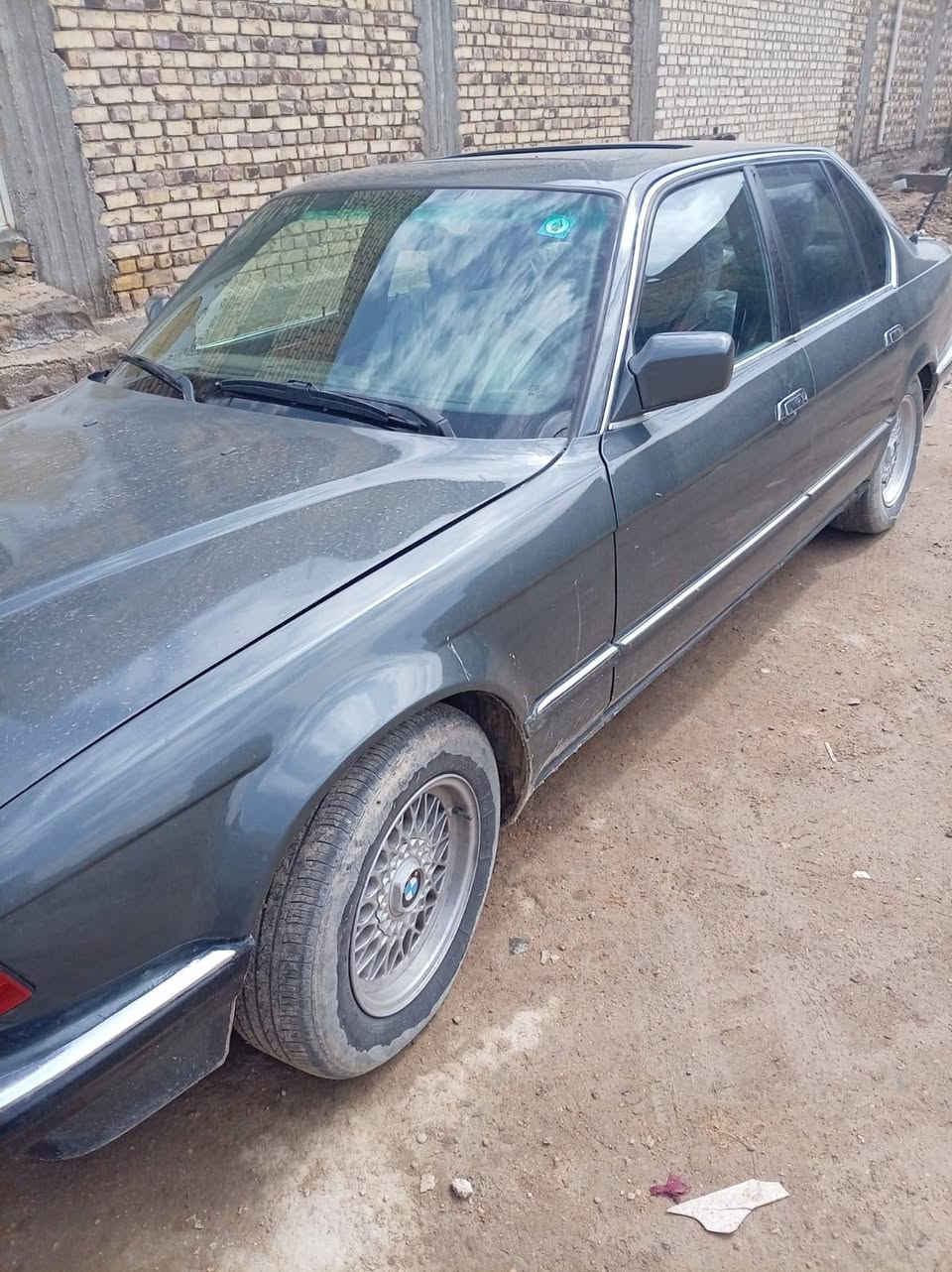 السلام عليكم بي ام للبيع موديل 90 رقم انكليزي بأسمي سنويه لل31 بيع او مروس بجمسي سياره خير من الله كهربائيات كله شغاله ترايك وين ميعجبك تخم تاير جديد  للعنوان كربلاء طويريج السعر 55 هذا رقمي  ***********
