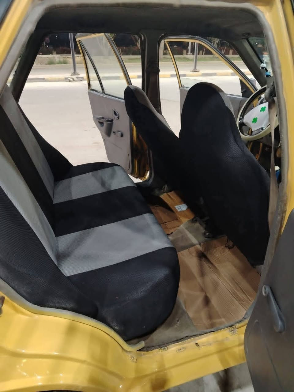 السلام عليكم سايبه مديل 2013 سياره مصفره هيئه وغرامات وهزه جديده ورقم بغداد انكليزي مكاني الكوت مركز مدينه دوس معمره وهلالات ورشات صبغ فقط مكينه وكير بل جيس تخم تايرات نضاف شواصي نضفات كهربايات شغاله الشراي يتصل عل رقم وبل خدمه السعر 28 ورقة  وبيه مجال ***********
