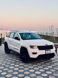 جيب موديل 2019 كراند شيروكي بلاك توب خليجي دفع رباعي 4*4 سياره نضيفه و...