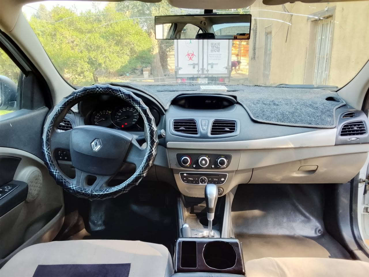 السلام عليكم 
رينو فلونس 2013
السعر 66
للبيع فقط 
*********** واتس
