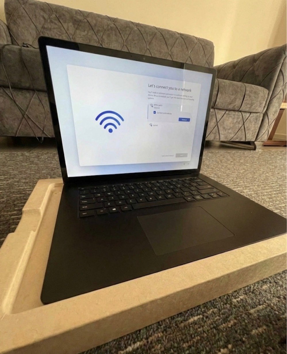 سيرفيس 3 …… لابتوب من الجيل العاشر معالج i7 رام 16  هارد 256 ssd nvme m.2 سريع جدا شاشة لمس بدقة ips 2k يدعم القلم كرت intel iris plus اللابتوب مصنوع كامل من المعدن كيبورد ضوئي كاميرا 720HD بطارية تطول اكثر من 4 ساعات بصمة وجه سوبر سلم خفيف جدا وندوز 11 برو اصلي صوت واضح تقنية خاصه شحن مغناطيسي مناسب للهندسة والشغل والتصاميم والدراسة والالعاب المتوسطة ايضا السعر 595 الف وبي مجال بسيط رقم *********** مكاني البصره ابو الخصيب وموجود توصيل