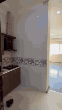 شقه فارغ للايجار شهري
  في أربيل مجمع روز تاور
غرفه و صاله ومطبخ وحمام 
خدمات المجمع كهرباء وماء 24 ساعه سكيورتي
سعار جدن  مناسب (200$)
للاستفسار الواتساب
***********
