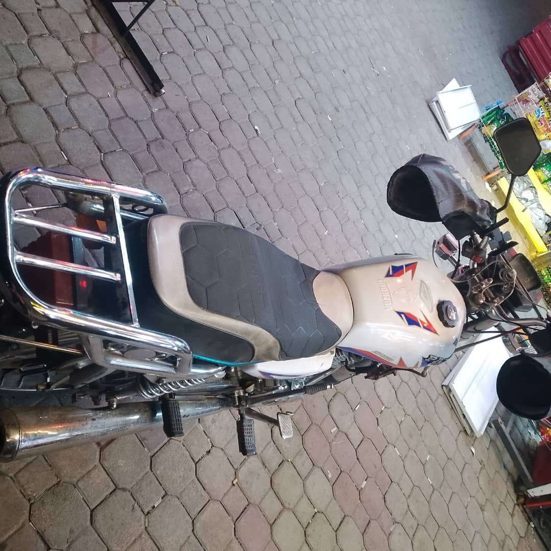 سلام عليكم للبيع 
متور بارت 2024 متور كامل 
مكينا كبس منفيس اصلي 
كهربء. كلو جديد متور ما ناقصو برغي 
ع فحص مطلوب 525 الف فيو سكرا

***********
