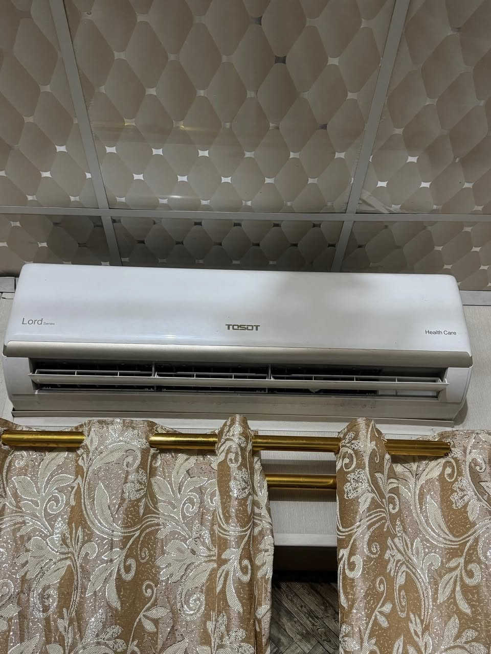 السلام عليكم للبيع سبلت توسوت ٢ طن عادي نظيف جداً بدون نقص مع كامل الملحقات السعر 400 الف العنوان الكرادة داخل  اتصال فقط***********

