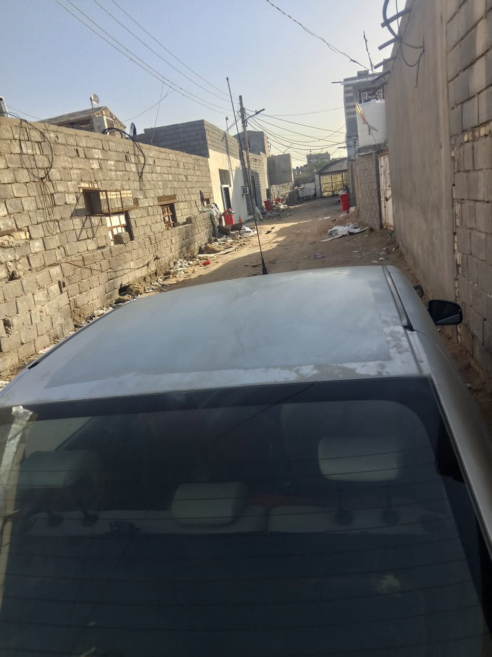 رينو سمبل موديل 20 اقصاد بسم بنيه وباقي قليل ويكمل تسديدها  محرك ١٦٠٠ كير أوتوماتيك مكفولات  سياره بيهه بارد بل باب أو طخه رقمهه بصره السعر ٦٠ وبيهه مجال قليل شراي يتصل ***********
