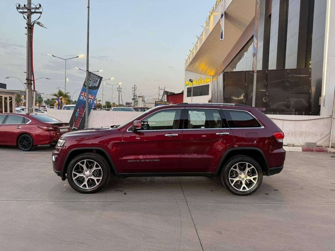 جيب خليجي وكالة هارلم لمتد
فقط بيع بدون مراوس
الموديل: 2019 (خليجي) .
المحرك : V6.  3.6L
ماشيه  77 mi.
اربيل تحويل ثاني يوم.
السياره مكفوله كفاله عامه من كلشي  فقط بارد على كد اصبع بجاملغ الخلفي.
المواصفات :
دفع رباعي 4x4 . .
تحذير النقطة عمياء ⚠ .
سقف بانوراما على طولها.
ثلاث شاشات كبيرة.
⁠سستم صوت سماعات + دمام.
⁠كشنات تدفئة تبريد.
نظام الخرائط (GPS) .
ستيرن كهربائي وتدفئه .
تشغيل عن بعد .
صندوق كهربائي ..
حفظ وضعيات الجلوس (ميموري) .
المقاعد الأمامية كهربائية ....
حساسات أمامية .
حساسات خلفية .
كاميرا خلفية .
بخاخ ماء على المصابيح الامامي..
مرايا متحسسه للضوء العالي .
مانع تصادم خلفي .
بلوتوث تلفون .
محدد سرعة . جنطة كهرباء تشغيل عن بعد
نظام التشغيل والاطفاء الاوتوماتيكي ( Auto Start System ) .
نظام بريك اوتماتيكي ( Auto Break System )
السعر 282ورقة وبيها مجال قليل
التواصل *********** وات ساب
