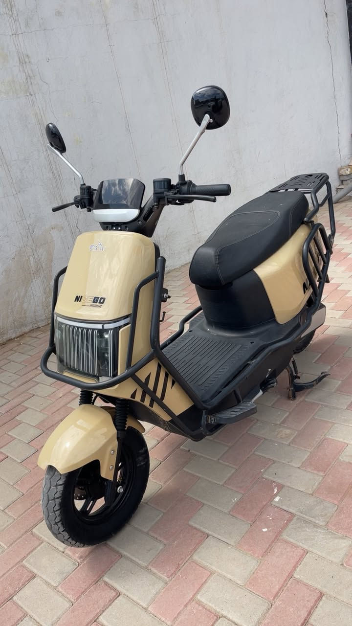 سكنس الصقر 2026 مستخدمة قليل مابيهة نقص
ست بطاريات كبار ضمان البطاريات 
سرعتهة 70 تمشي بالشحنة الوحدة 60كم 
نضام R-P ومثبت سرعة 
بريكات هايدروليك امامي خلفي 
سعرهة 700 الف مكاني بغداد ابو غريب الزيتون 
*********** ، ***********
