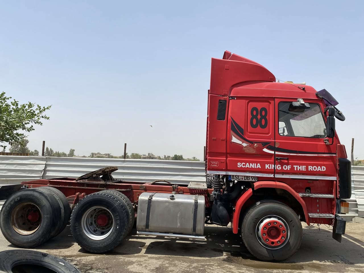 السلام عليكم
للبيع سكانيا سكس بلادي 
مكينة 500 143 
كير 3.3 900 
مجموعة كلاو
مكينة هسه مجفتة جديد
سيارة قلاب بالسنوية 
ومنضومة قلاب جاهزة للشغل
السيارة بيها فطر يم المجموعة وبعدة ما معالجة 
مضروبة باج السيارة 
تعوز زوج تايرات وتتوكل على الله
مكان السيارة بغداد التاجي
‭0777 501 1390‬
‭0751 397 5585‬
