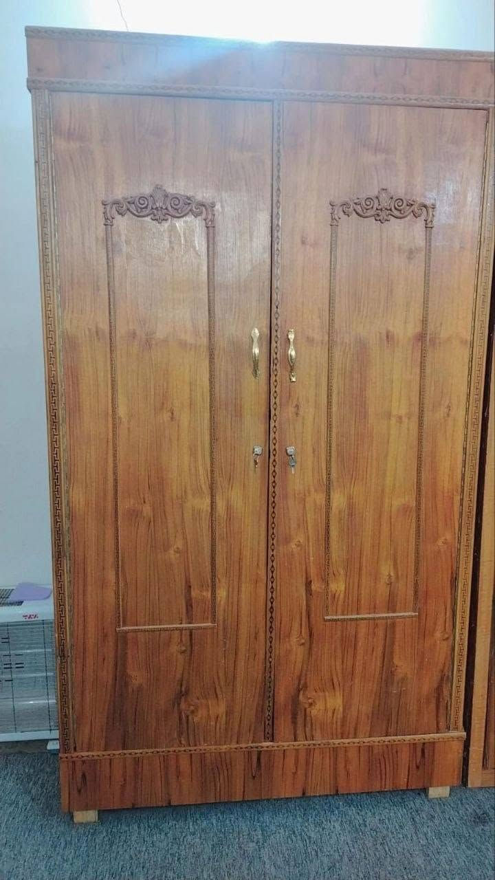 اثاث غرفه 
الجربايه الوحده على٣٠
الجراره ٢٥ نظيفه وجديده
الكنتور ع اليسرى ب١٠٠
الكنتور ع اليمنى ب ٥٠
حي الشهداء / ***********
