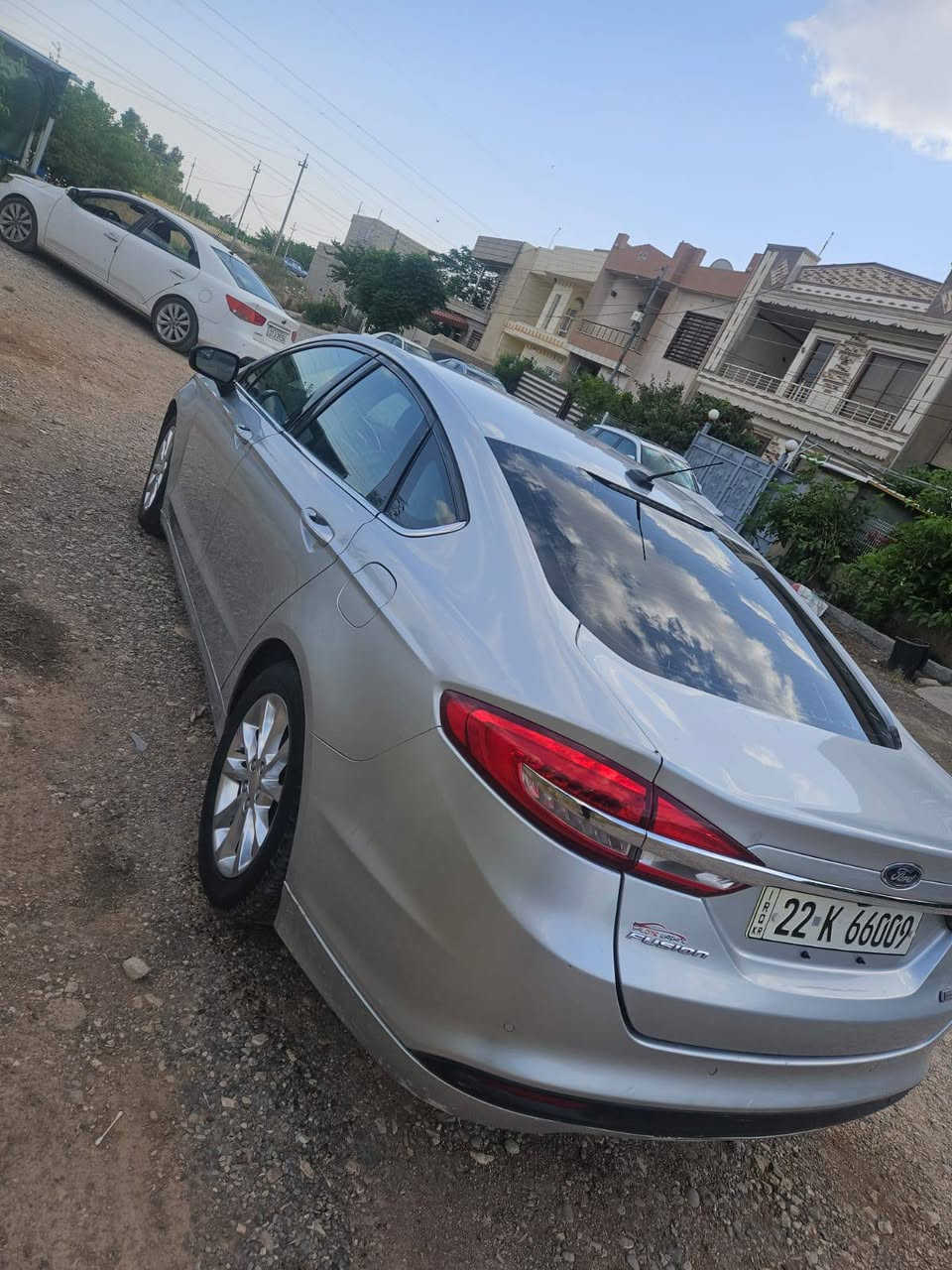 Ford fusion 2017
مەکینە ١.٥ تۆربۆ 
بەسمە و شەغال 
کوشن کارەبا
گێر ماوس 
تەبرید مەرکەزی 
سێ شاشە و چەندین مواسەفاتی تر ،
 تەنیا سڵاید و کوشن هیتەر نیە 
سێ پارچەی پێشەوەی هەیە بێ ناو گرتن لەگەڵ دوو پەڵەی تر 
سەنەوی تا ٢٠٣٠ نوێیە 
هەموو شتێکی بە شەرت 
گۆرینەوەش ئەکەم لەسەر دڵ گرتن 
هەموو شتێکم نوسیوە تکایە کریار نیت تێل مەکە 
*********** كويسينجاك, أربيل

