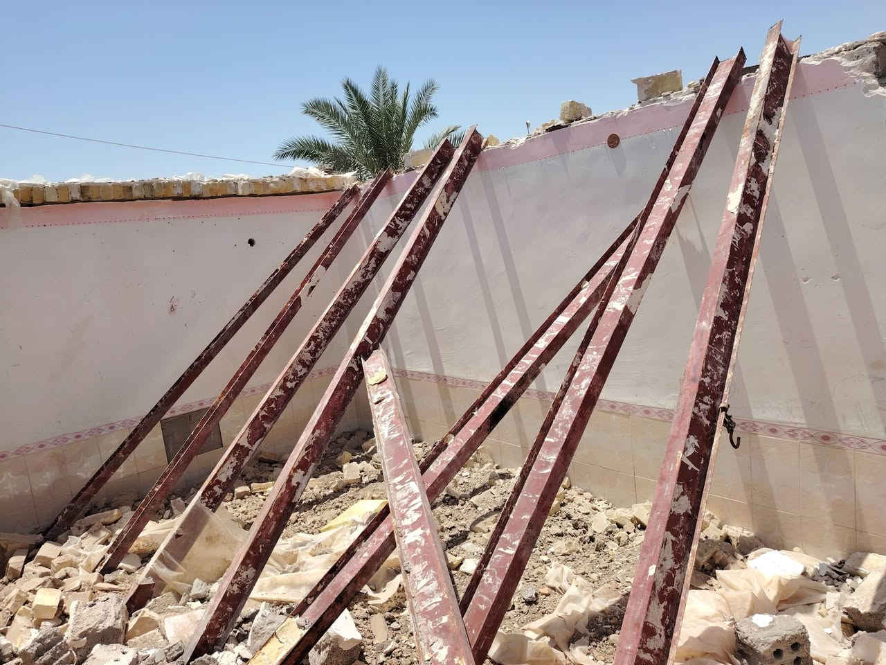 غراض تفليش للبيع
شيلمان ايراني وسط العدد الكلي 30

طول 4م العدد 21

طول 4 ونص م العدد 2

طول ٢ ونص العدد ٧

بيبان حديد العدد ٩
مع باب وشباج مطبخ متصل 

هنكلاين العدد 5
شبابيك
باب بيت


**إذا كنت صاحب هذا الإعلان وتريد حذفه لأي سبب، رجاءا أرسل رسالة إلى الدعم الفني**