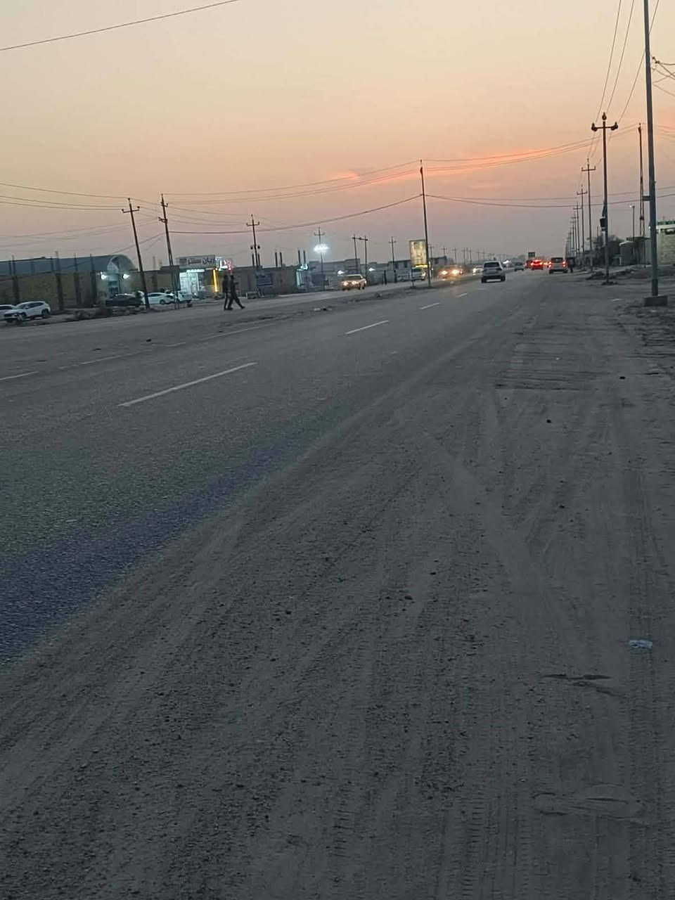 قطعه للبيع مساحه 200 متر
شارع لمجمع لسكني لثاني 
لشارع لفاصل بين حي سبايكر ومجمع السكني 
وبضهر مستشفى كارونا  
مسافه عن لشارع تقريب 500 متر
هيه صايره بنص مسافه مجمع لسكني قريبه على مسشفى كارونا 
 
نستقبل جميع العقارات للبيع والإيجار ✨
إذا عندك بيت، قطعة أرض، شقة أو محل وتريد تعرضه، تواصل ويانه، 
📞 للاستفسار والمعلومات ***********
