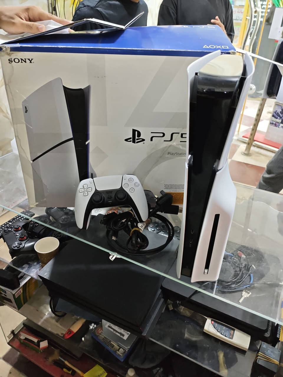 Play 5 slim كامل الملحقات نظافة100% 
العنوان داخل ميسان (( السعر  800 وبيه مجال للشراي )) 
للتواصل : ***********
