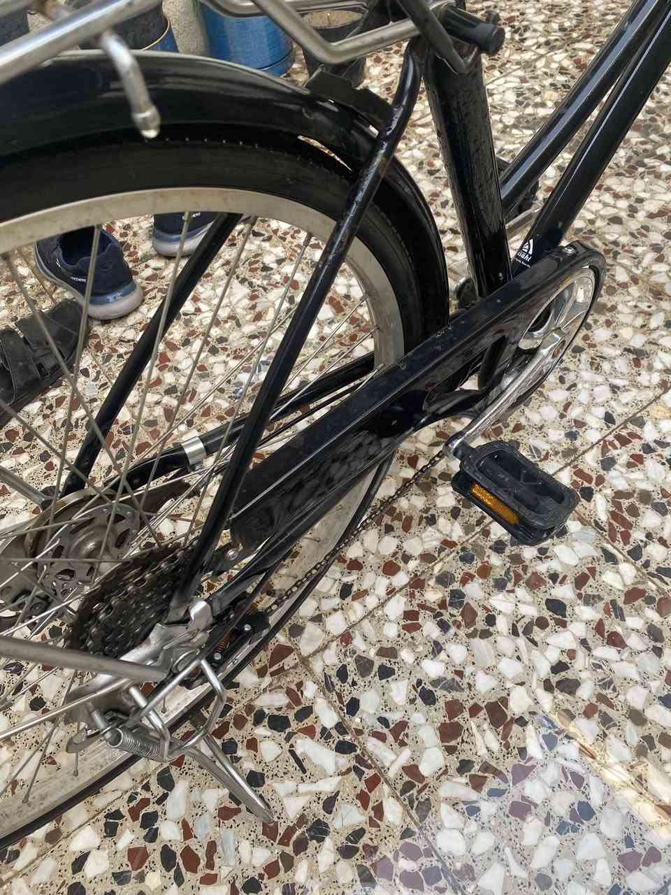 سلام عليكم بايك سياحي مال باله اصل 
لون اسود ونيكل جديد ما صارله شهرين من اخذته من الوكيل 
كير عكرب ٦ سرعات وشغالات كلهن
كشني طبي درجه اولى 
بطيخه اماميه ام الحساس يعني ويه المشي يشتغل الكلوب
اكفلك البايسكل من قطره لحيم او فتح شي بل بايك 
تجي بس تفحص وتروح لا تشتري حتى كل الهله 
مكاني بغداد الاعضميه سبع بكار ويتوفر توصيل 
*********** اي استفسار اني حاضر واكون متواجد هنا وعلى الواتساب ان شاء الله كل الهله بيكم وسعره رح يكون ١٤٠
