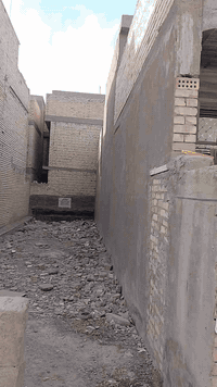 السلام عليكم شباب قطعه ارض للبيع المساحه 85متر العنوان بغداد الامين الثانيه قرب شبكه  الكهرباء الرياضي شارع عشره كاع بيت ابو غلام الاتصال عل هذا الرقم ***********
