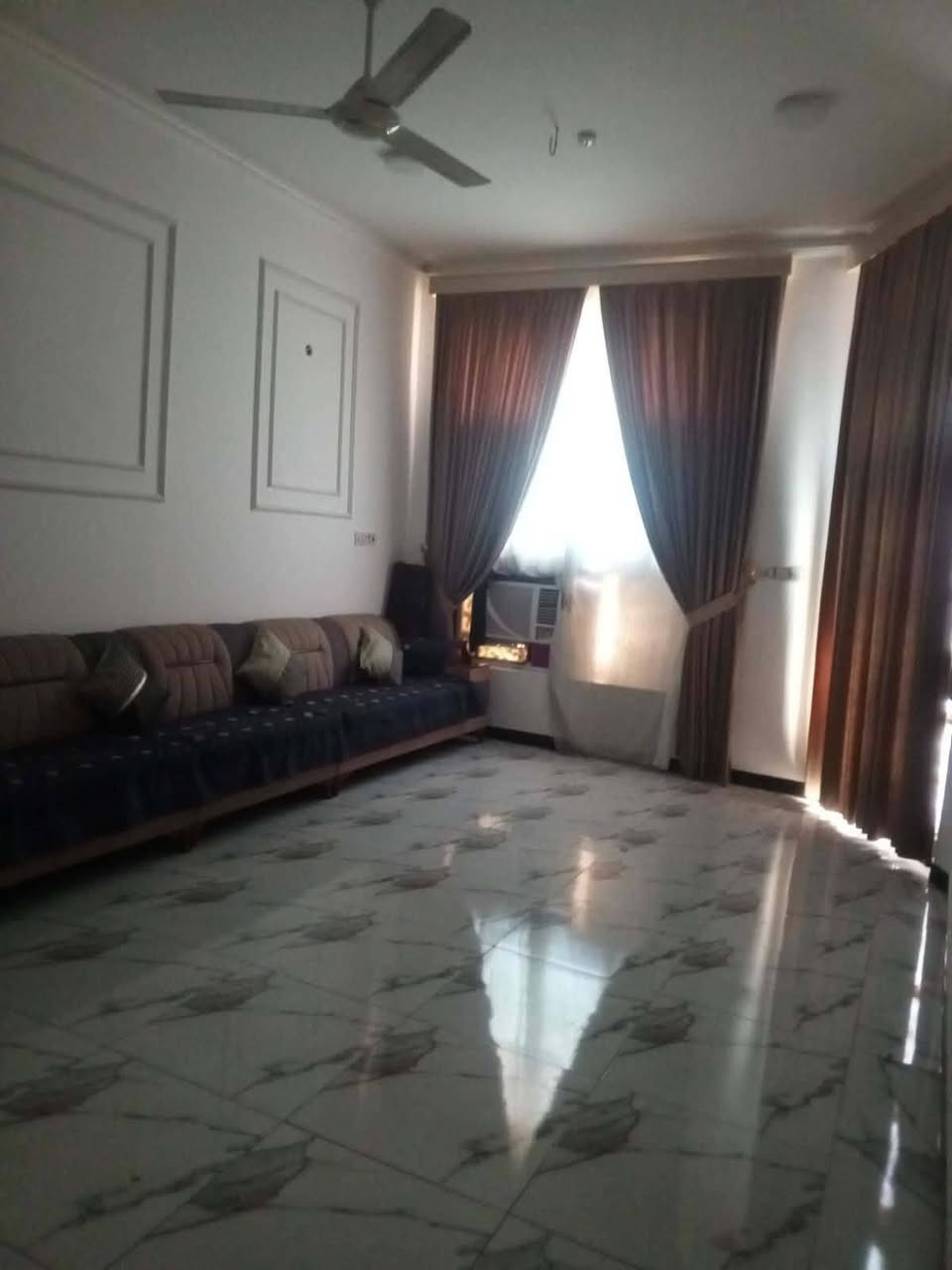 السلام عليكم عندي دار للبيع المساحه الكليه 200 متر طابو زراعي سند 25 تحويل مباشر باسم المشتري متوفره كل الخدمات شارع النيل الخدمي قرب مخازن بيت مرجان  السعر 95 وبي مجال الاستفسار مراجعه مكتب عقارات الحسام اتصل على رقم الهاتف ***********+*********** اخوكم ابو مومل
