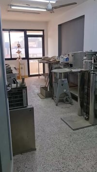 غراض مطعم ومستلزمات تجهيزات غذائية متكامله للبيع بالامكان زيارة المخزن...