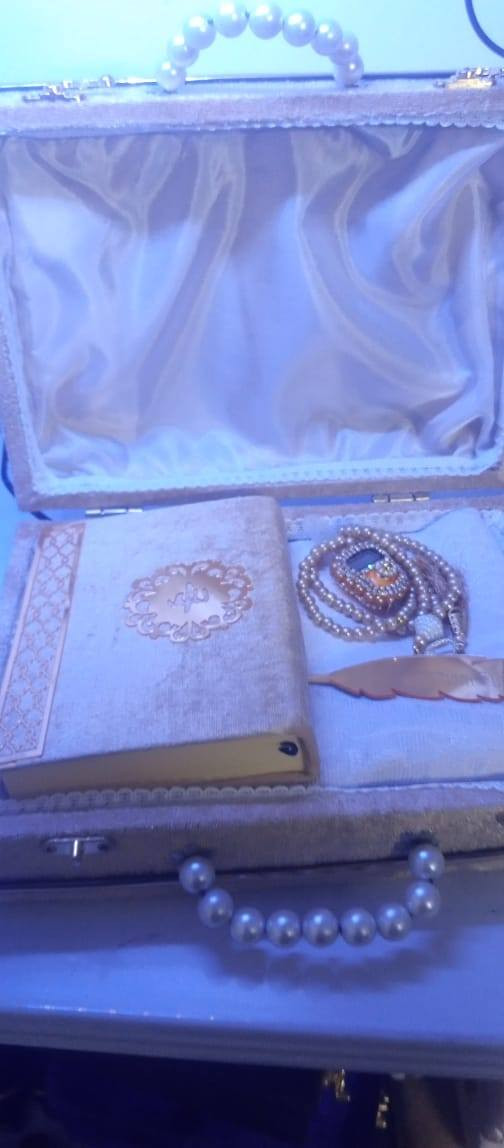 السلام عليكم عندي تصفية بضاعة مخزن ملابس تركي المنشأ وتيبلامات وانواع الهدايا لمن يرغب يتواصل معي وات ساب عينة من البضاعة ماركات عالمية لاتفوتكم
***********
