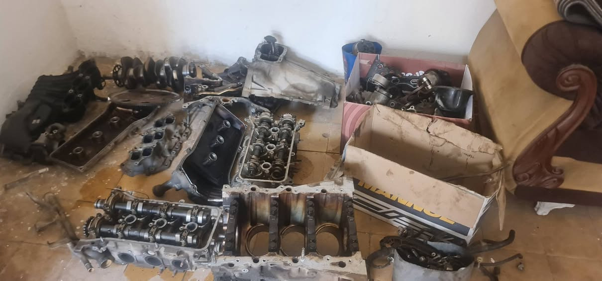 محرك لاندكروز ٦ سرندر مفتوح للبيع استفسارالاتصال على رقم الموبايل ***********
