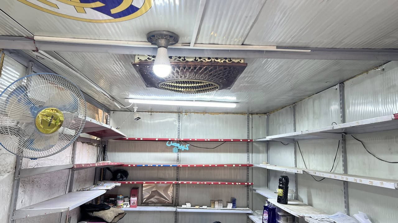 السلام عليكم
متوفرات رفوف حديد عرض ٢٠ سم + ٤٠ سم 
عارضات جبس عدد ٣ 
سفينة  
للبيع ***********
