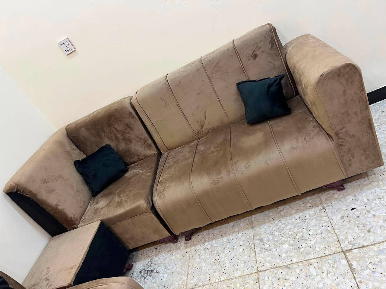 سلام عليكم عندي تخم للبيع  جديد صارله اسبوع امانت الله جبته بل نايلون بس ما كفه بل صاله الحجم متر بمترين 
الشعر ٢٠٠بي مجال والله العظيم اخذته ٢٥٠ بس ما صار 
الرقم الستفسار ***********
