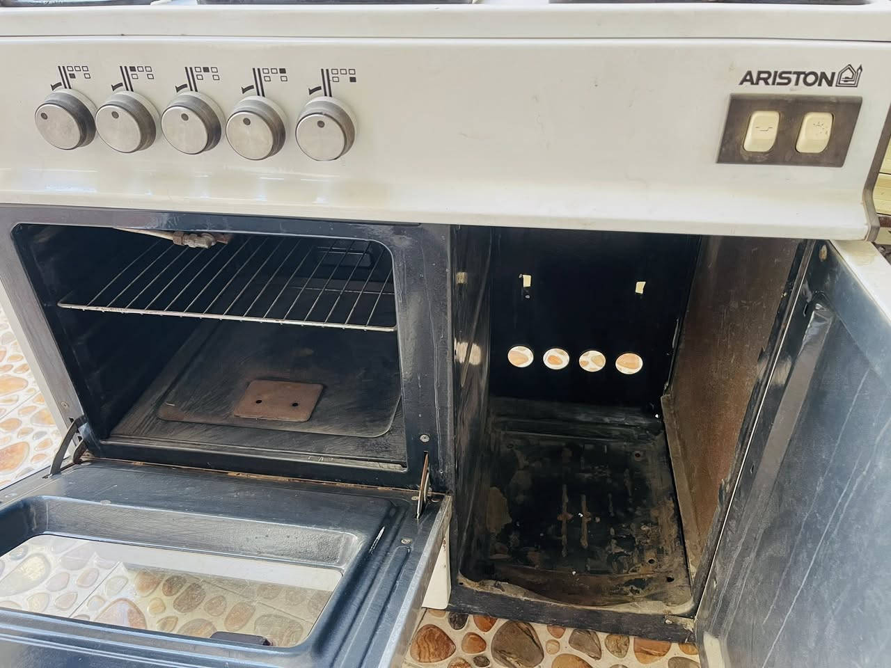 تەباغی ٥ چاو عەسڵی  مارکە 
فڕن و شوێن بتڵی هەیە. 
هەمووی ئیش ئەکات لە سلێمانی 
نرخی ٧٥ هەزار


**إذا كنت صاحب هذا الإعلان وتريد حذفه لأي سبب، رجاءا أرسل رسالة إلى الدعم الفني**