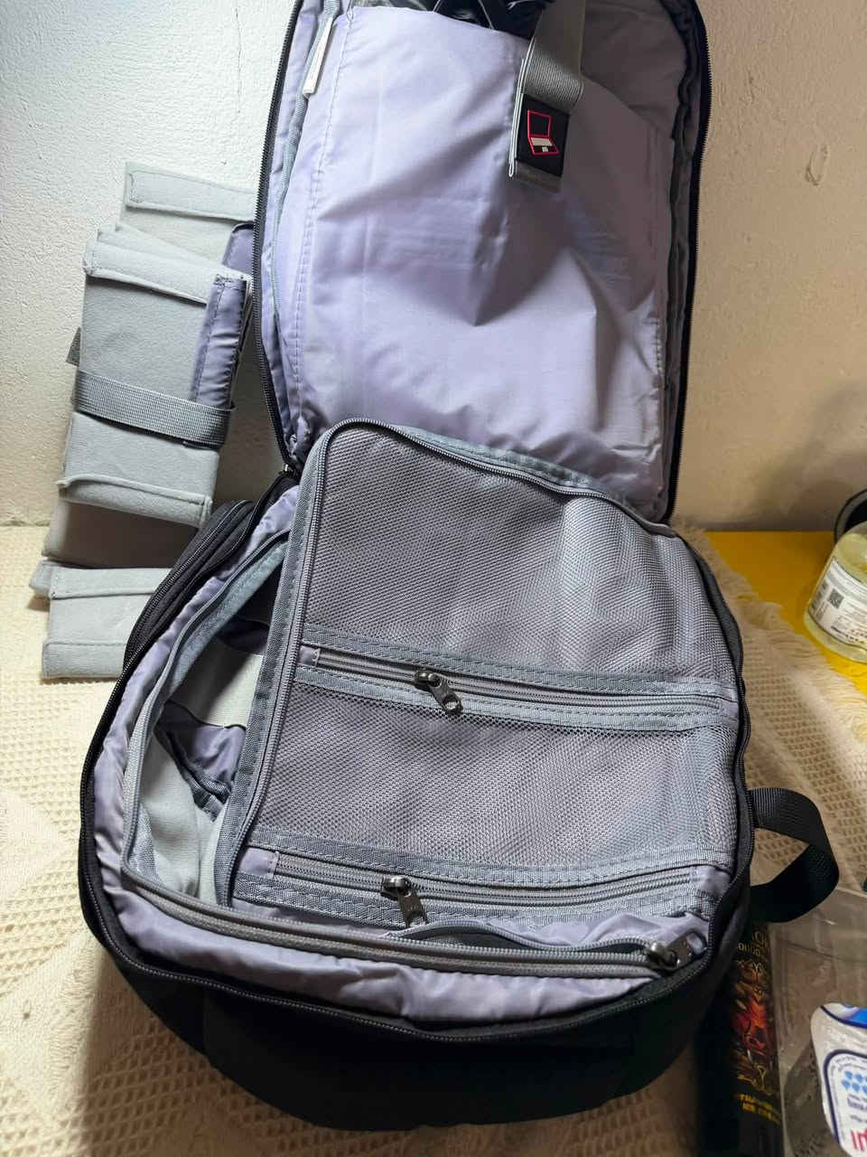 جنطه جديده غير مستخدمه مال حاسبات اله تجنن 
اكتبلي عليها سعر وتدلل 
***********
