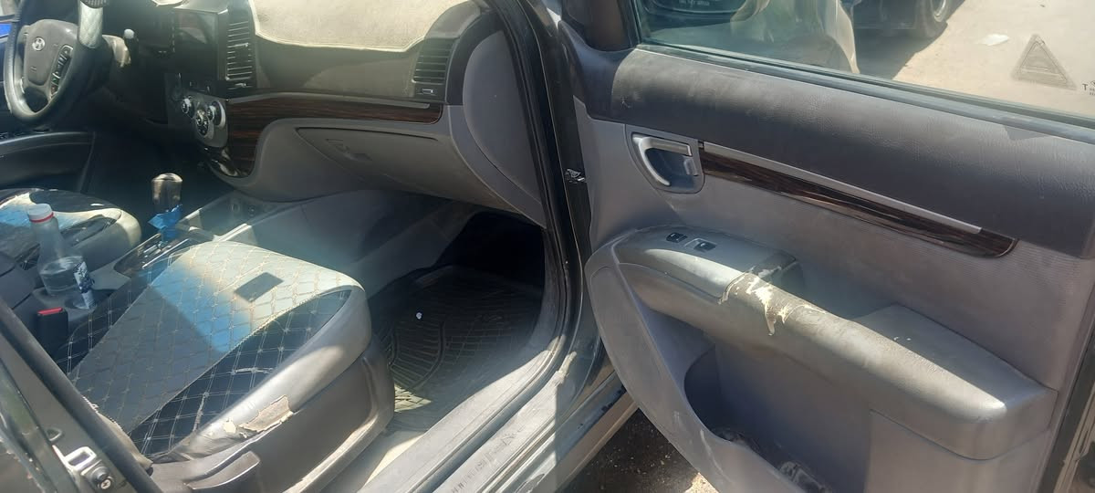 سنتافيا 2010 بسمي سنوية جديدة تخم تاير جديد باتري جديد صدر جديد كير محرك مكفول محرك 2400 
5راكب حادث ربع جاملغ الخلفي بدون دواخل عنوان بغداد الدورة ***********
