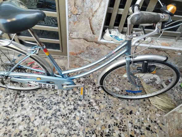 السلام عليكم بايسكل للبيع شراي يصل *********** سعر 10 بي مجال بصيط
