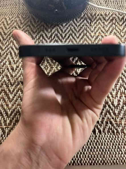 ايفون 13 عادي📱 
ذاكرة 128✅
 اللون اسود
البطارية 92٪🔋 
 بغداد المنصور📍
السعر 450 الف
***********
