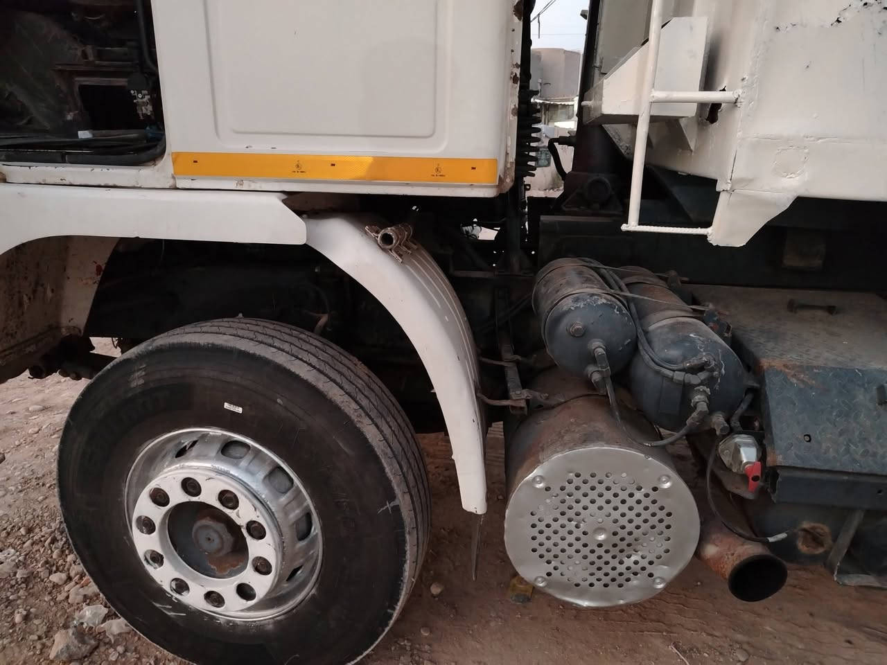 فالفو للبيع
موديل 88 كير 3في3 مكينه 22 دشبول اعوج رقم انكليزي سنويه إلى 28 سكس قلاب تخم تاير سياره جاهزه للعمل ما ناقصه اي شئ مجموعة مان  اتصال على الرقم *********** سعره 185 وبيه مجال
