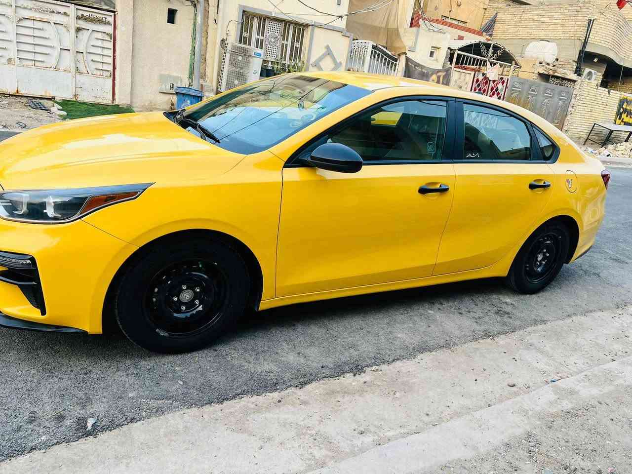 السلام عليكم فورتي ٢١
ماشيه ٩٥
سيارة باسمي 
الحقيقة احلى من صور
حادثها موضح بالصور
مكينه ٢٠٠٠ دوش
كير ومكينه وتبريد مكفول كفاله عامه
تخم تاير ويل جديد 
دوشمة عامه 
مكاني بغداد 
السعر ١٤٨ 
***********
