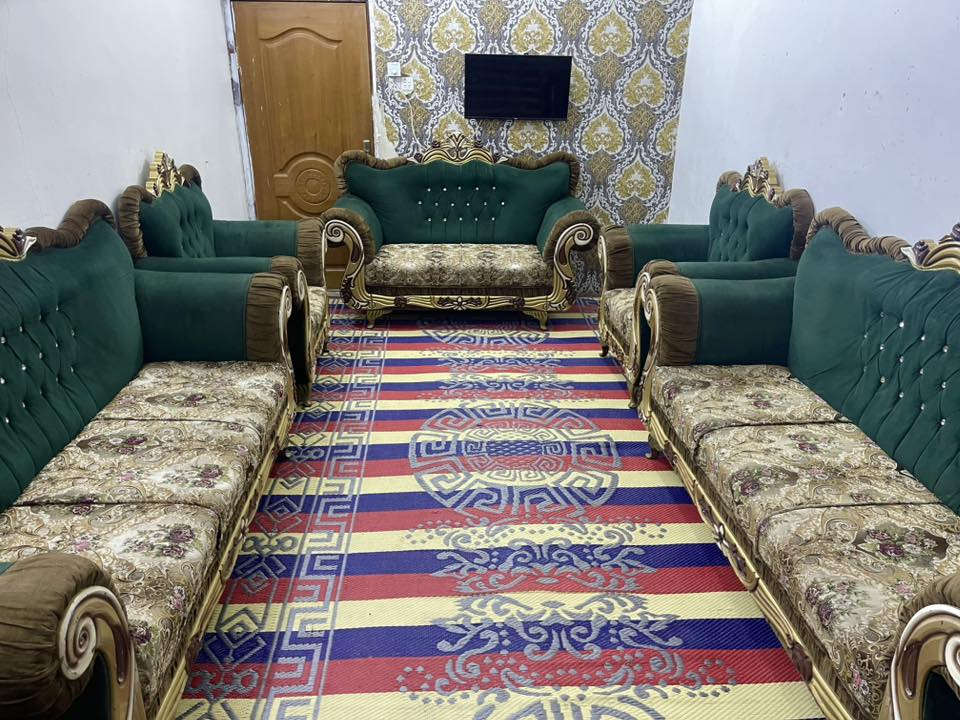 تخم ملكي 10 مقاعد تكمه نضيف بدون اي ضرر ب275
***********
