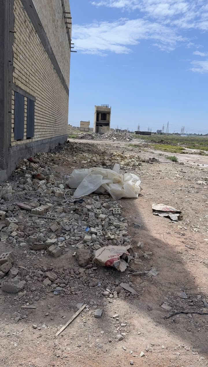قطعة ارض للبيع 100متر خلف البزل واجهة 5 نزال 20 م
محلة 373 زقاق 55 رقم القطعة 1532 (بأسمي)

وال 100 الأخرى المناصفه للارض مبنية بيت لصاحب الارض 

والبيع يكون مباشر تحويل من قبلي شخصيا لا دلالية ولا عمولة لاي طرف اخر ثاني اليوم افتحلك بيان

الخدمات المتوفرة تيل اعمدة واسلاك كهرباء داخل الفرع

والماء من الشارع الرئيسي 

للاستفسار الاتصال على صاحب الارض 

محمد ابو رقية *********** وايضا بي واتساب

السعر 40 وبيها مجال بسيط للشراي 

غير متواجد على الفيس

يعني لا ارد على تعليقات ولا ماسنجر
للمعلومات الارض تم حدلها وفرش تراب احمر وسبيس وجلمود مع تحديد الارض من قبل مساح
